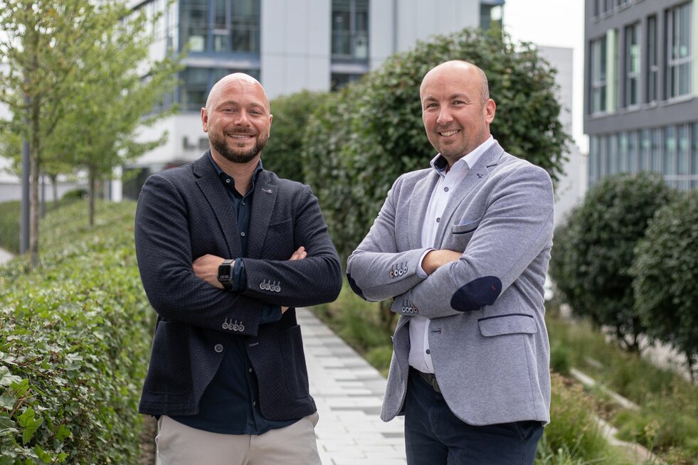 Mitarbeiter Kamil Sosnowski und Bernhard Kaltenhauser Portrait-01