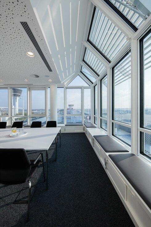 img_de_airport_lounge_wld_11