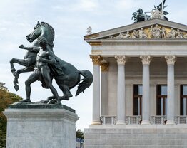 vienna_parlament_details-72
