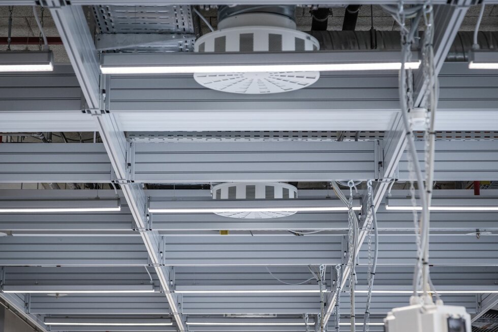 img-de-forschungsraeume-garching-click-and-load-installationsraster-10