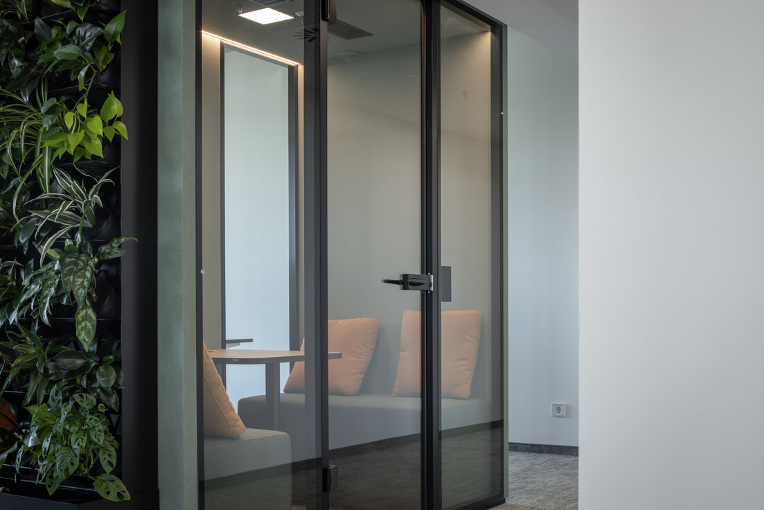 © © www.Lindner-Group.com © © www.Lindner-Group.com