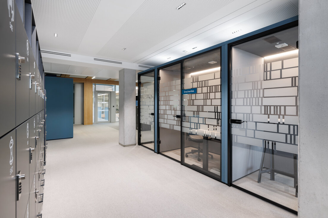 © © Nikolay Kazakov