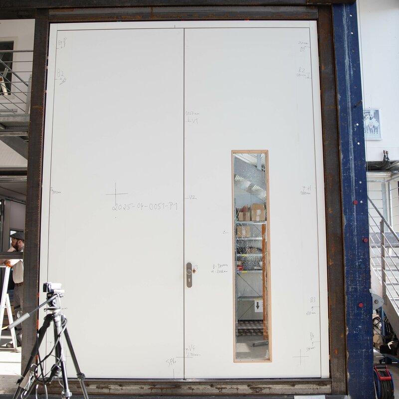 Einbruchsichere Türe im Versuchsraum der GiB.